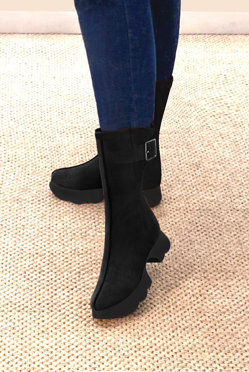 Matt black women's ankle boots with a zip on the inside. Round toe. Low rubber soles. Worn view - Florence KOOIJMAN